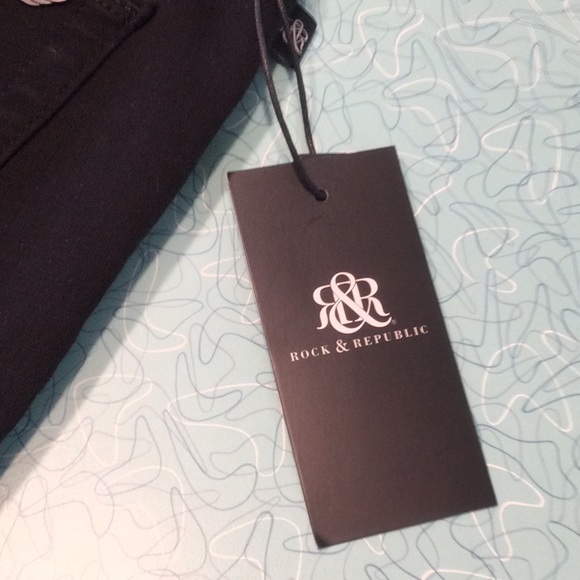 Rock & Republic Berlin Mid-Rise Skinny Distressed Knee Black Denim Jeans - Picture 4 of 9